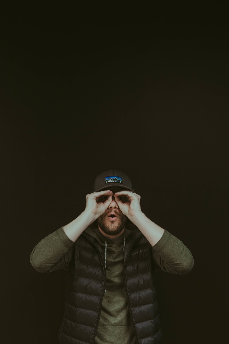 3-d glasses, copy space, black background, clothing, men, cap, man, young adult, glasses, front view, fashion, real people, virtual reality simulator, hat