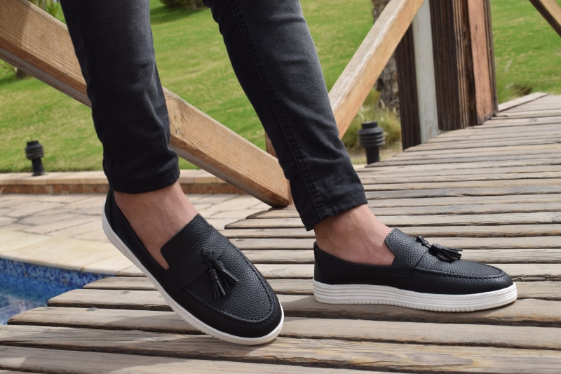 wearing, slip, human leg, outdoors, woman, feet, fashion, leisure activity, park, tassels, leisure, low section, day, human body part, black, jeans, shoe