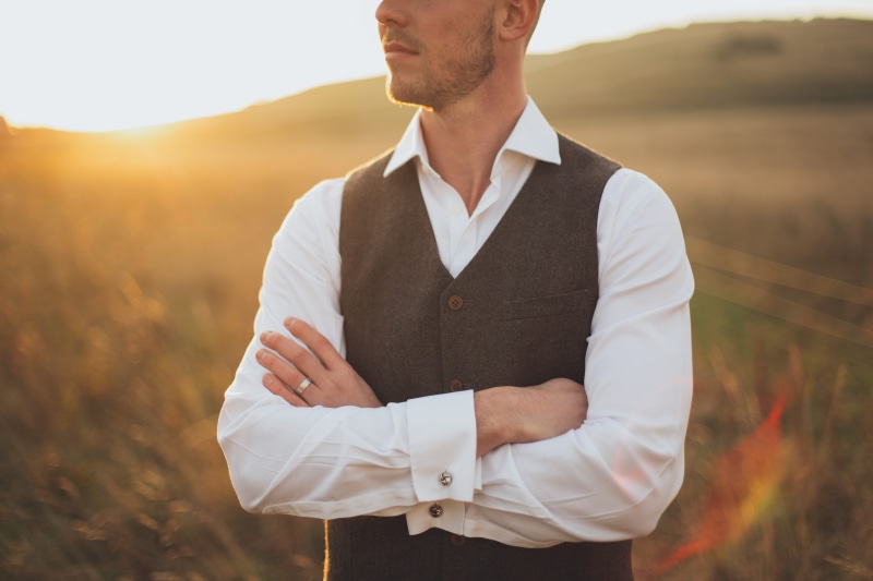 model, men, sky, nature, one person, 5K, wearing, land, male, fashion, real people, grass, sunset, landscape, field, front view, wear, waist up, young man