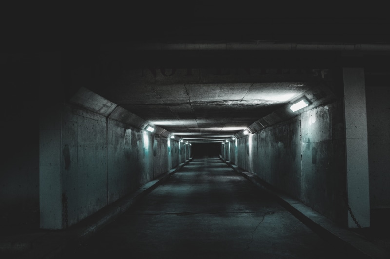 dark, indoors, vanishing point, absence, empty, light at the end of the tunnel, illuminated, built structure, subway, underpass, ceiling, no people, abandoned