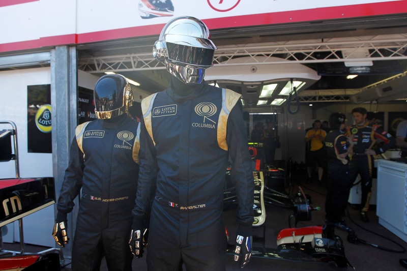 Formula 1, 1080P, Lotus Renault F1, rear view, uniform, men, brown, headwear, overalls, two, three quarter length, safety, black, helmet, day, group of people
