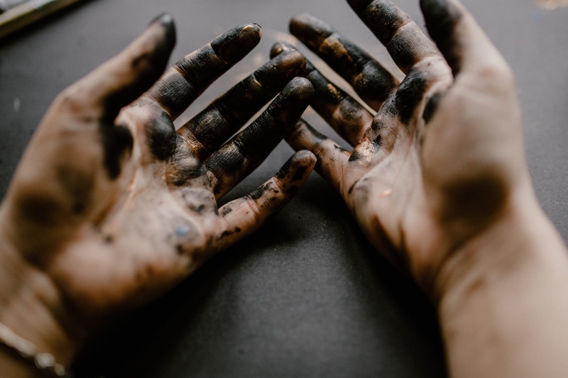 human body part, artist, human limb, preparation, body part, personal perspective, selective focus, human hand, mid adult, adult, indoors, dirt, dark, painted