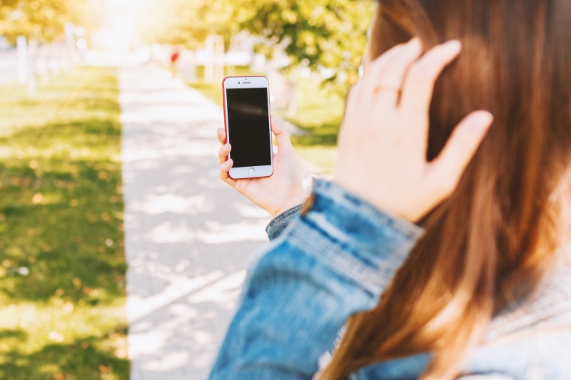 smartphone, mockup, social networking, wireless technology, hairstyle, smart phone, mobile phone, human hand, women, blank, 5K, black, one person, text messaging