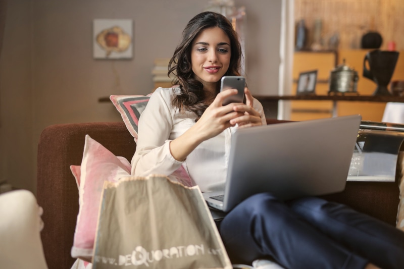 focus, girl, beautiful woman, using laptop, internet, casual clothing, sofa, decoration, chair, hair, lady, front view, mobile, wear, smartphone, model