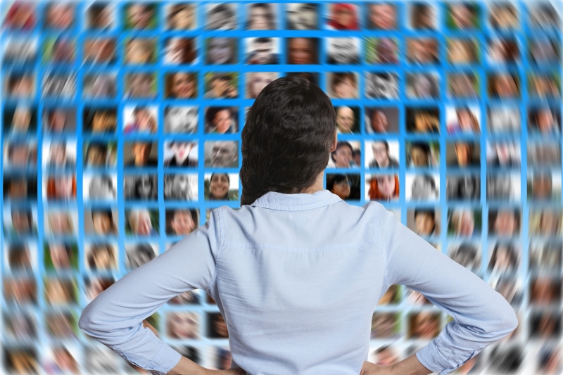 casual clothing, standing, networked, connection, well-dressed, brain, intelligent, computer science, personal, hairstyle, rear view, one person, leisure activity