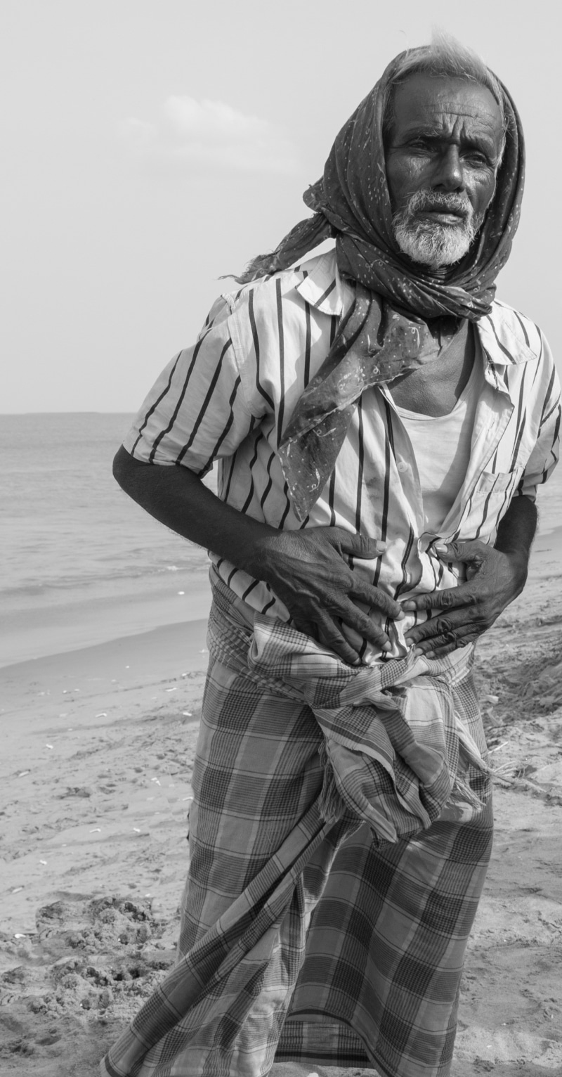 abandoned, lifestyles, land, clothing, nature, real people, water, obscured face, india, sadness, poverty, helpless, day, horizon over water, adult, beggar