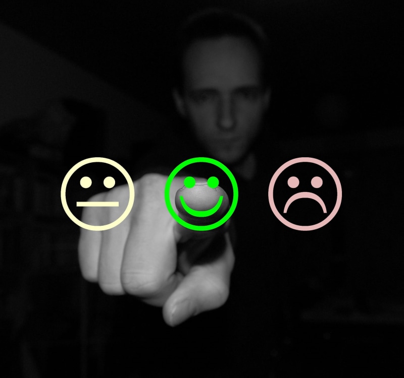 touching, survey, smiling, 1080P, one person, holding, emoji, feedback, satisfaction, indoors, front view, ball, opinion, rating, studio shot, customer