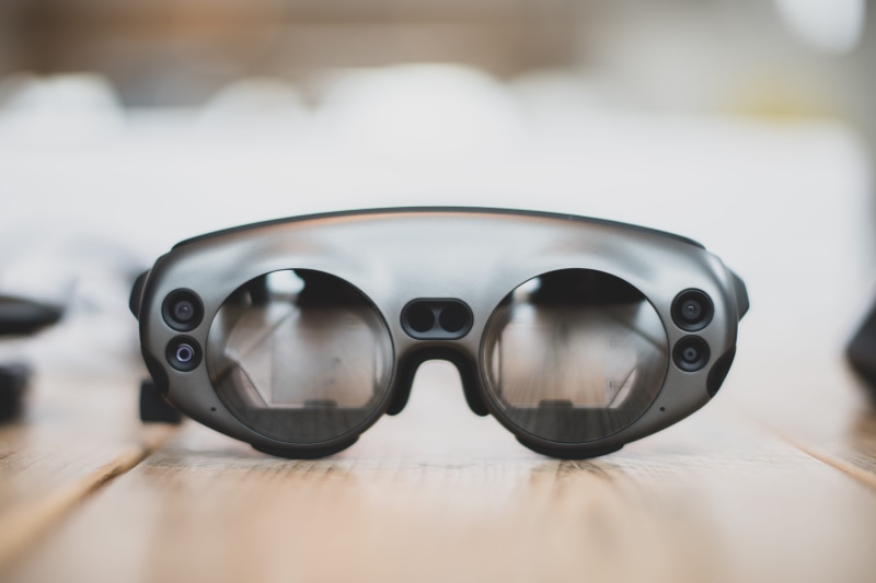 wood, surface level, 4K, binoculars, black color, sunglasses, black, glass - material, floor, lens cap, table, protection, security, contact lens, ar