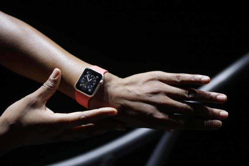 indoors, women, one person, apple, hands, adult, wristwatch, human hand, Apple Watch, hand, black background, 1080P, midsection, time, close-up, day, human body part