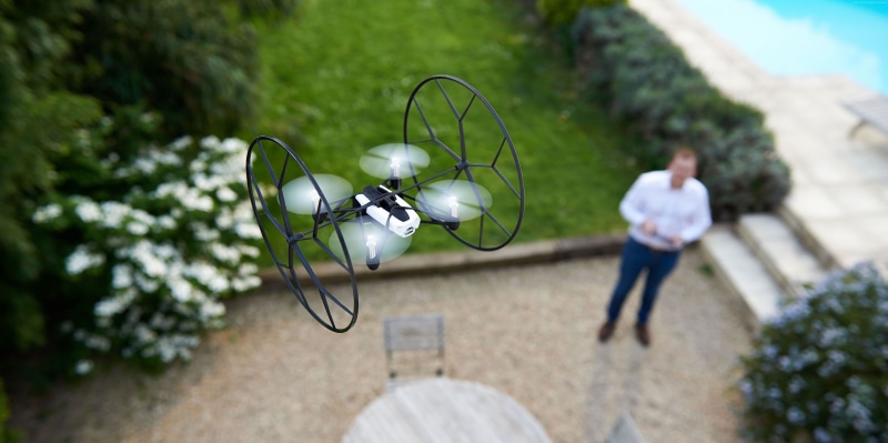 males, nature, three quarter length, one person, transportation, full length, outdoors, real people, casual clothing, 5K, review, MiniDrone, flight, plant