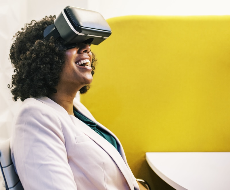 cyberspace, enjoying, cheerful, side view, vr, entertainment, looking away, mouth open, enjoyment, goggles, real people, futuristic, businesswoman, innovation