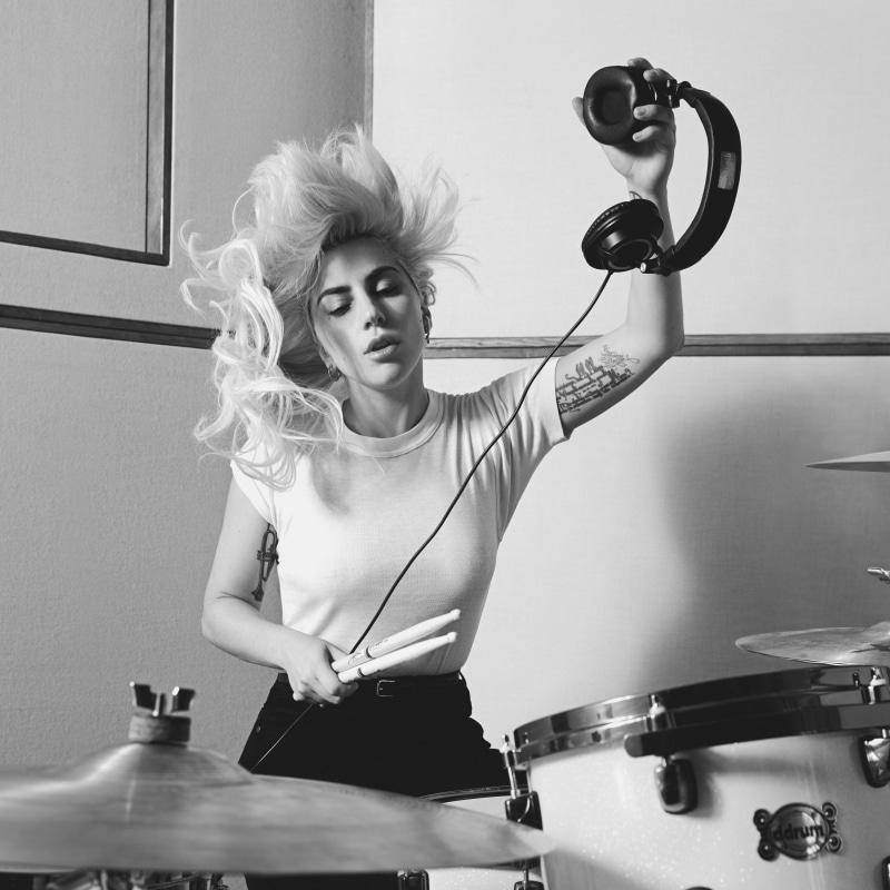 women, 5K, Lady Gaga, headphones