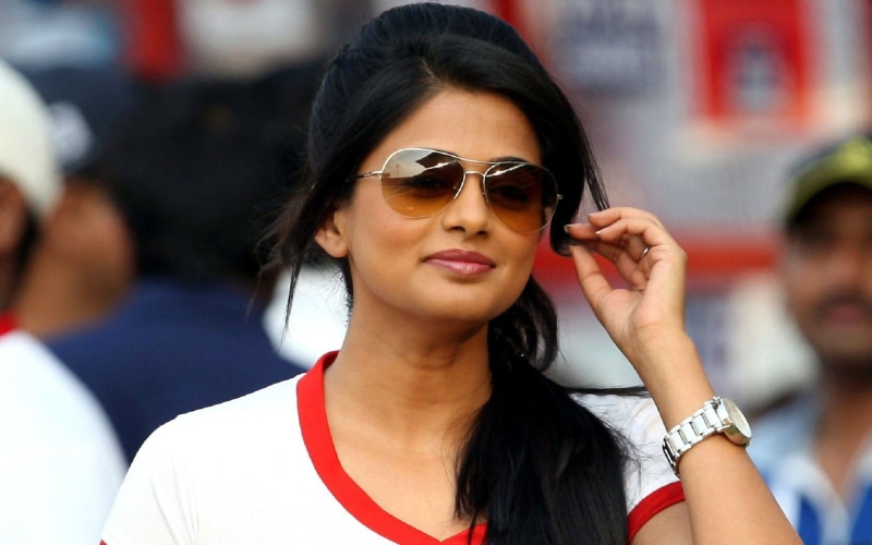 priyamani, goggles-wide, 2K