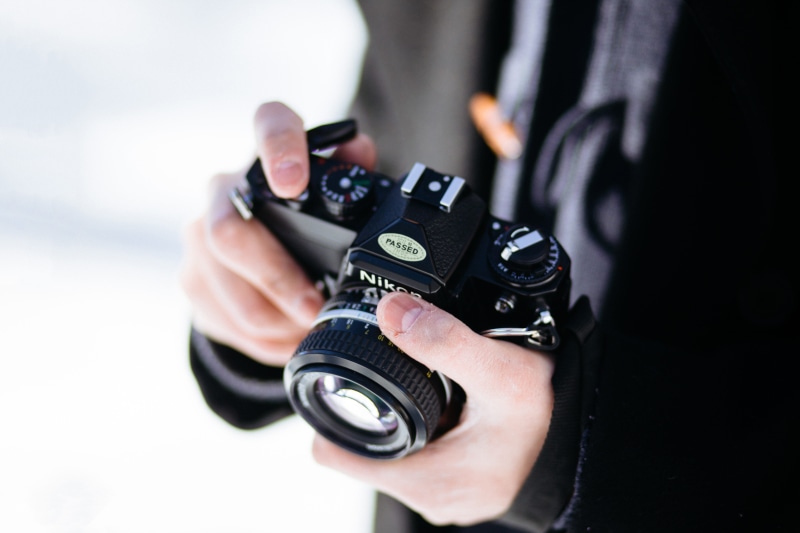 one Person, adult, human Hand, close-up, holding, occupation, photographer, photographic equipment, professional Occupation, people, men, camera, technology