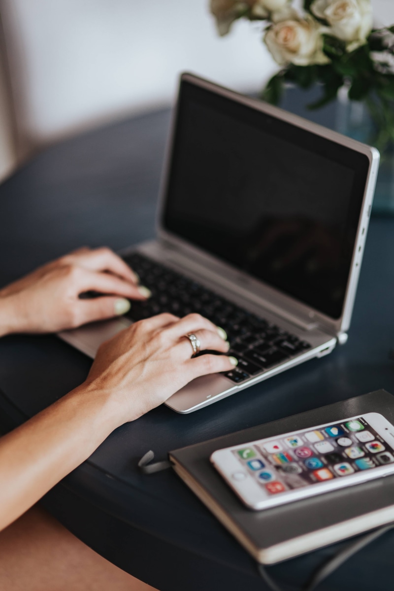 keyboard, one woman only, Woman, females, laptop, computer, typing, hand, e-Mail, 4K, human body part, using Laptop, real people, table, human Hand, wireless Technology