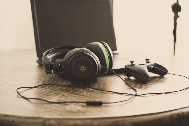 close-up, still life, camera - photographic equipment, black color, selective focus, no people, headphones, xbox, gamer, connection, indoors, photography themes