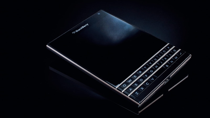 keyboard, black color, indoors, black, 2K, tech, noir, laptop, no people, passport, global communications, wireless technology, electrical equipment, blackberry