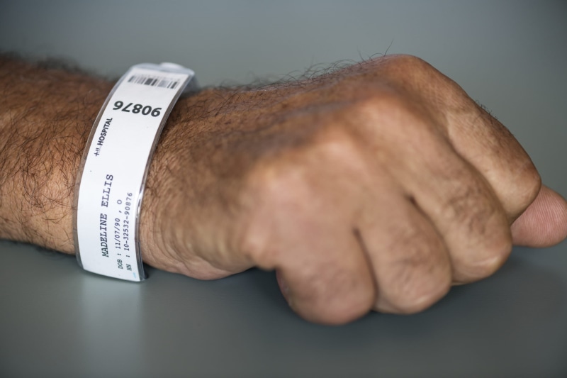 human limb, human body part, person, dieting, hospital, studio shot, identification, indoors, males, adult, arm, 1080P, one person, wrist, limb, healthcare and medicine