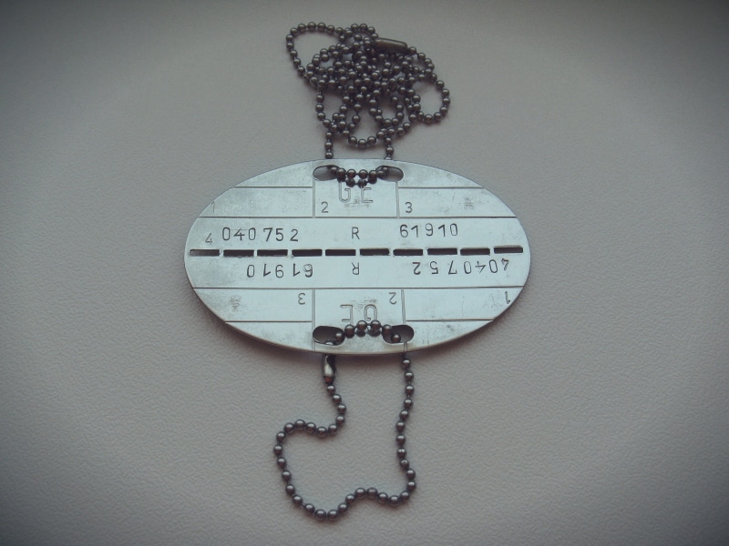 metal, hanging, past, air force, chain, wehrdienst fit, bundeswehr, 2K, single object, minute hand, 1973, indoors, selective service, instrument of time