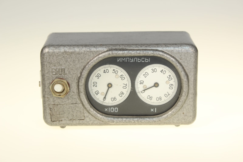 number, sensor, soviet union, still life, 5K, retro styled, measurement, white background, indoors, clock, metal, close-up, retro, impuls, old, cut out