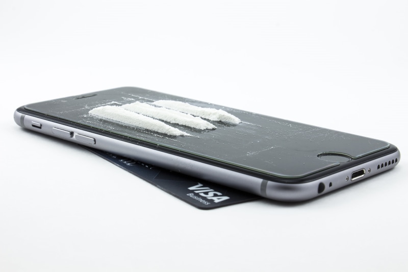 iphone, computer equipment, internet, portable information device, addiction treatment, close-up, cocaine, mobile Phone, computer network, portability