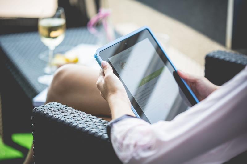 communication, garden, touch Screen, ipad, one Person, reading, wireless Technology, telephone, 4K, leisure activity, connection, digital Tablet, women