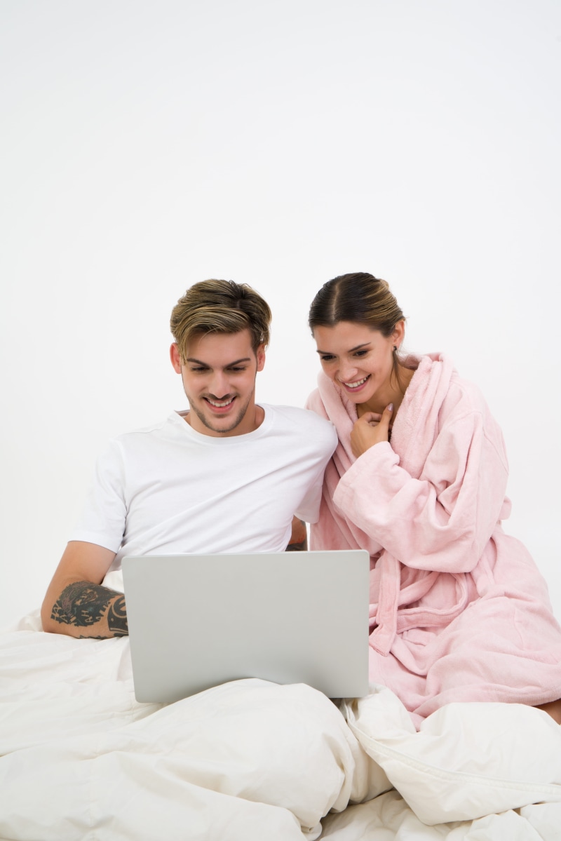 connection, wireless technology, couple, neck, indoors, sit, love, white, shirt, front view, young women, young adult, couple - relationship, man, heterosexual couple