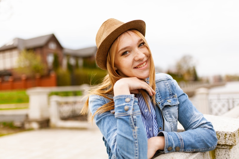 woman, female, leisure, hairstyle, blue, waist up, young women, button, wear, beauty, casual clothing, day, lifestyles, adult, summer, vacation, women