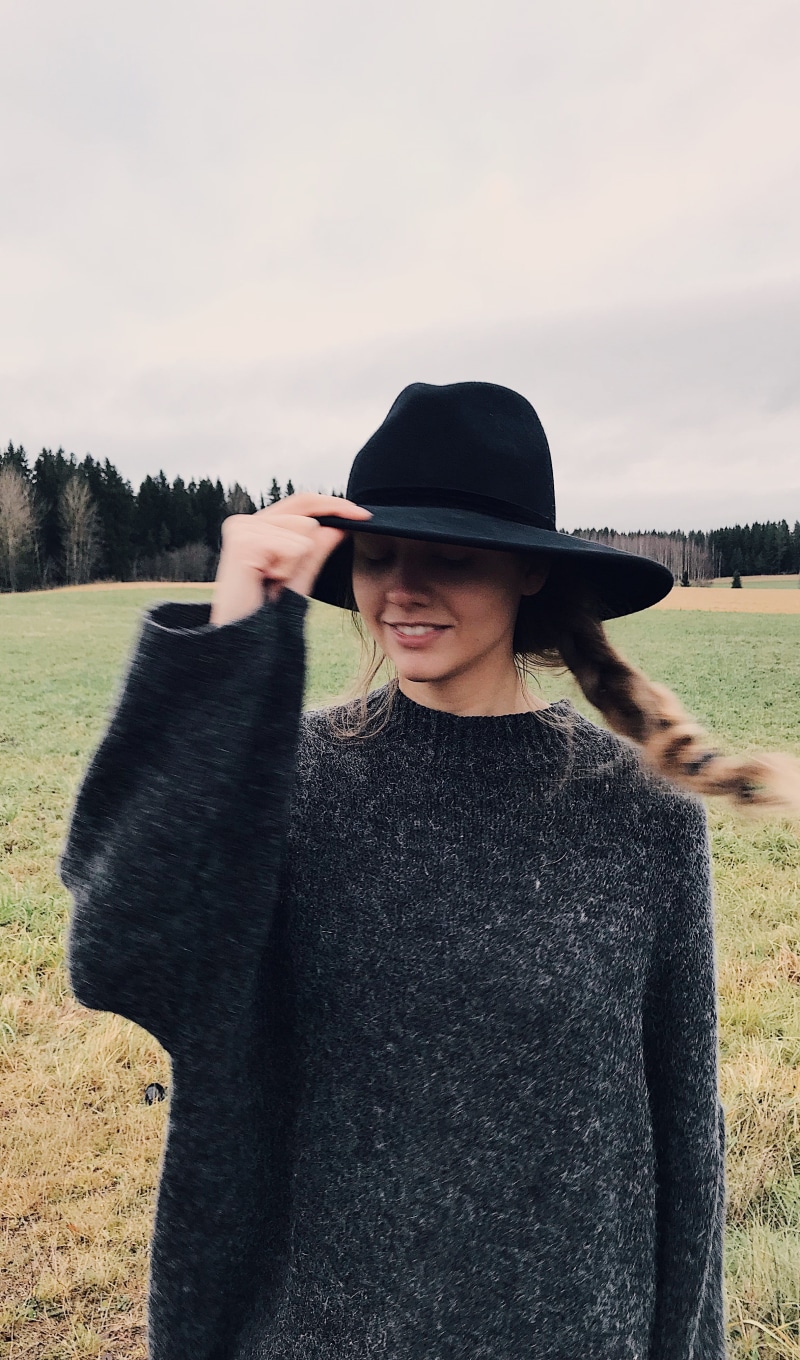 field, fall, beautiful, enjoyment, young women, clothing, pose, hat, explore, young adult, smile, model, day, land, wearing, face, fashion, hairstyle, wanderlust