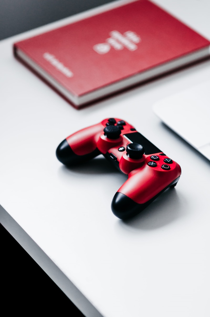 play station, playing Cards, technology, close-up, gadget, white, black Color, minimal, addiction, tech, new, closeup, success, luck, controller, book