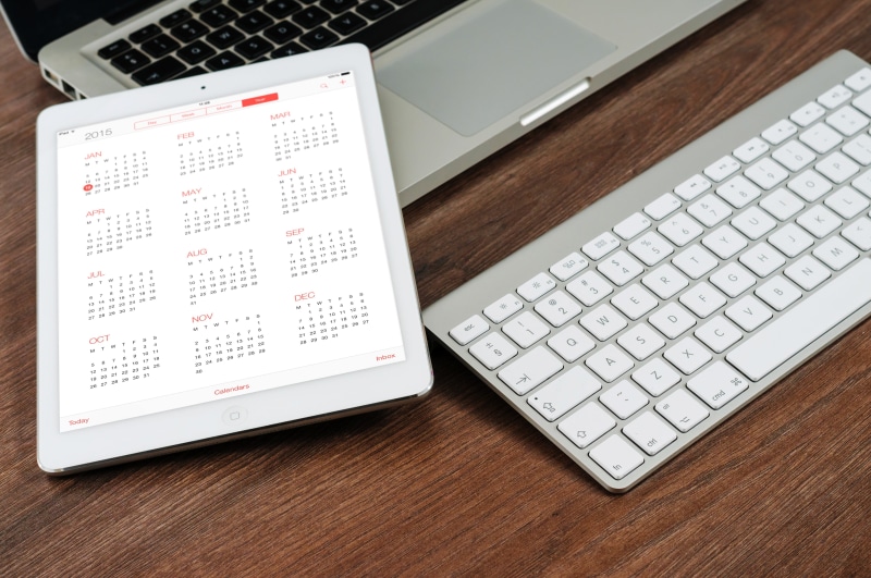 wireless, 4K, ipad, close-up, displaying, magic, laptop, connection, wood - material, technology, desk, calendar, turned, brown, indoors, furniture, computer network