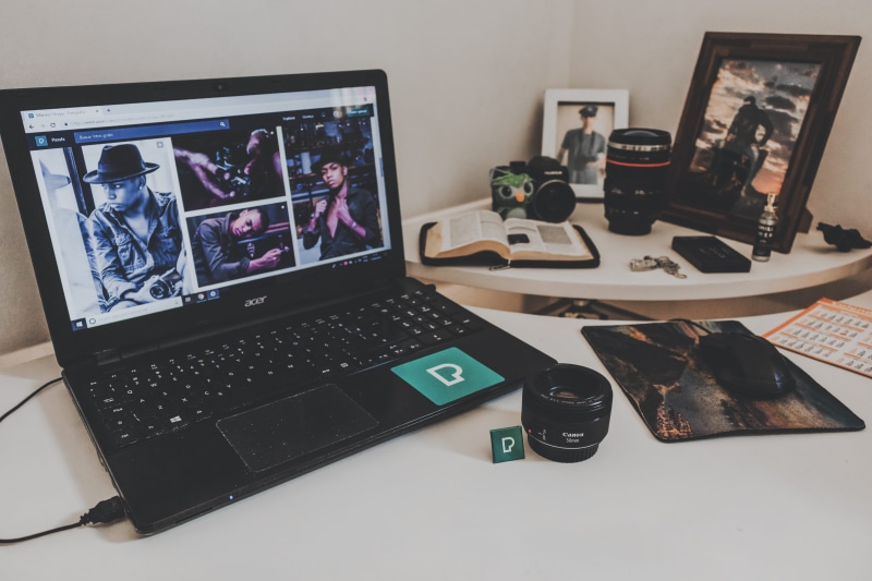 computer equipment, laptop, desktop, workspace, display, digital nomad, no people, equipment, male likeness, desk, keyboard, furniture, connection, room