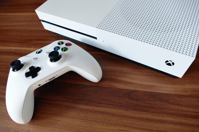 close-up, single Object, still life, wood - material, game console, 5K, wireless technology, table, leisure Games, console, computer equipment, white