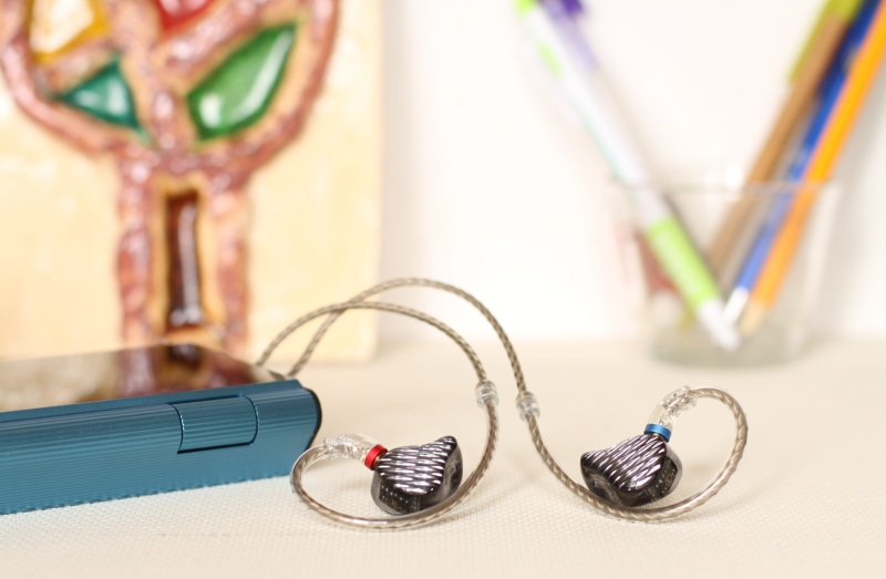 focus on foreground, close-up, earring, earphones, lamp, earbuds, light, personal accessory, musical equipment, arts culture and entertainment, gemstone