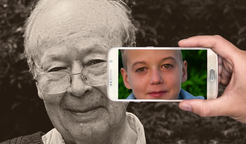 difference, ad, adult, boys, close-up, wishful thinking, communication, smartphone, human hand, 4K, mirage, contributed, face, human body part, screen