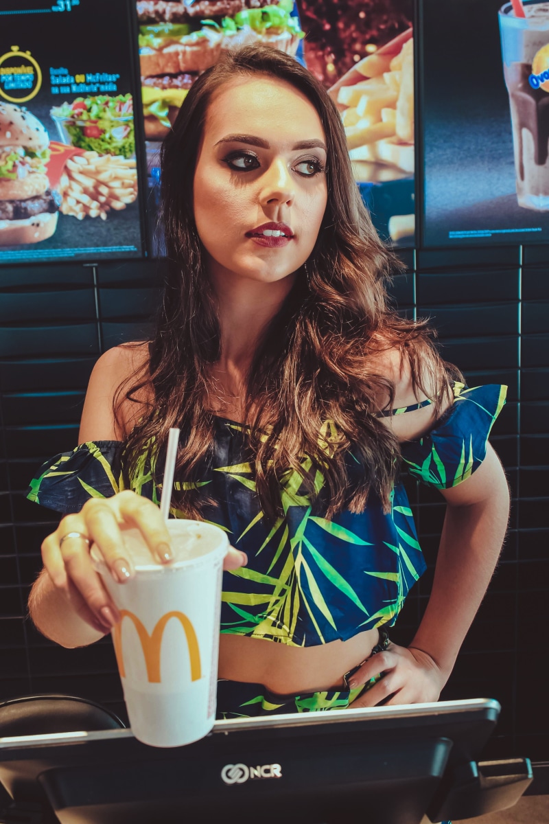 one person, photoshoot, hair, wear, lips, looking, counter, food and drink, table, leisure activity, fast food, young women, hairstyle, beautiful eyes