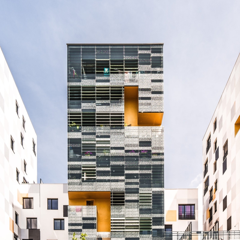 tall - high, outdoors, built structure, minimalism, office building exterior, building, sky, tower, office, modern, glass - material, clear sky, archi