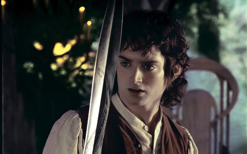 character, close-up, front view, dark, elijah wood, contemplation, 1080P, people, frodo baggins, loneliness, men, casual clothing, leisure activity, caucasian Ethnicity