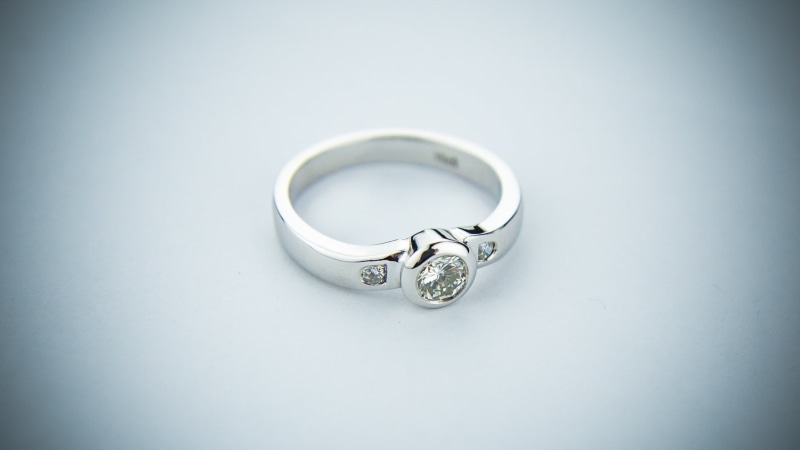 shine, white, luxury, love, studio shot, diamond - gemstone, bride, vignette, symbol, ring, silver - metal, wedding ring, engagement ring, shiny, jewel
