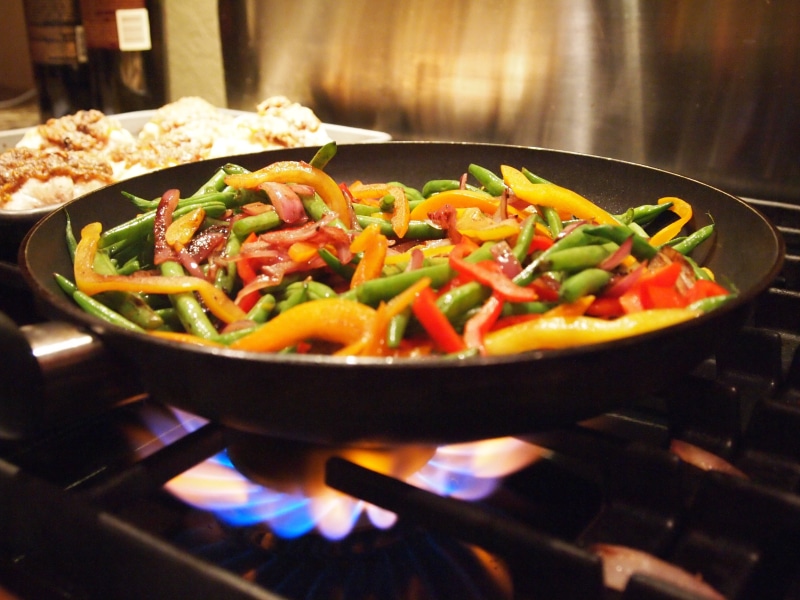 iron, cooking pan, meal, dish, pepper - vegetable, burning, pepper, gourmet, preparing food, heat - temperature, chinese food, kitchen utensil, food, wok