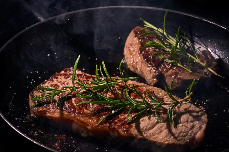 cook, food and drink, garnish, herb, roast beef, meat, temptation, dinner, ready-to-eat, pan, indoors, steak, grillpfanne, pepper, red meat, beef, vegetable