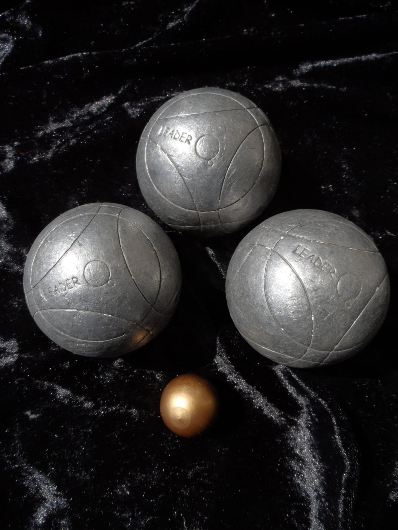 relax, ball, target sport, pastime, boule balls, black, piglet, pleasure, food, culture, cast, iron, leisure, holiday, food and drink, easter egg, boule