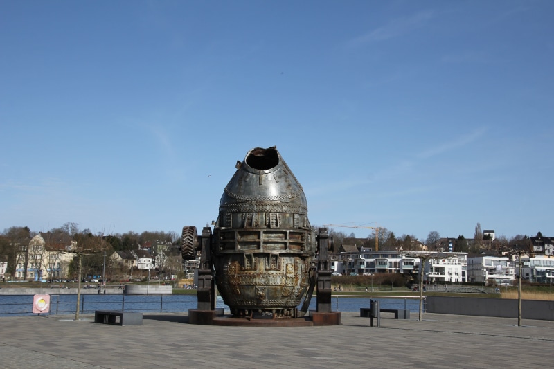 outdoors, steel, authority, city, art and craft, building, river, architecture, built structure, hörde, cast iron pans, clear sky, sky, 5K, cityscape