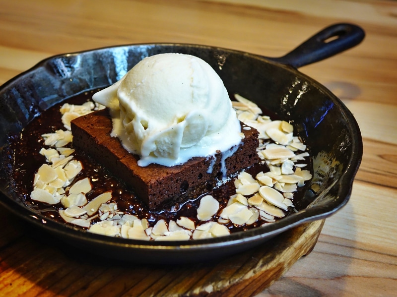 pan, dairy product, food, vanilla ice cream, nuts, hot, ice, cold, 4K, frozen, fudge, vanilla, food and drink, indoors, freshness, hot plate, sweet, temptation