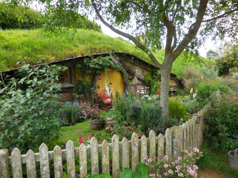 fence, the hobbit, ornamental garden, no people, daytime, growth, near, gray, hobbit hole, boundary, barrier, building exterior, day, 1080P, brown, yard