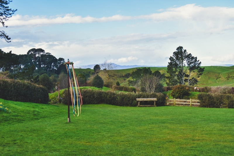 tranquility, grass, cloud - sky, growth, shire, lotr, hobbiton, day, outdoors, green color, hobbiton movie set, beauty in nature, no people, countryside