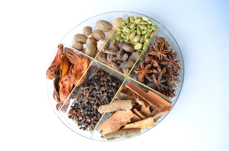 cooking, herbal medicine, spices, gourmet, large group of objects, cardamon, studio shot, chinese herbal medicine, choice, plant, white background, food and drink
