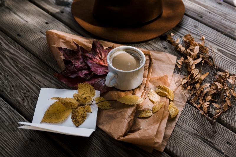 indoors, full, flatlay, beside, flat white, leaves, still life, food, fashion, ingredient, dry, mug, leafe, liquid, healthy eating, crockery, no people