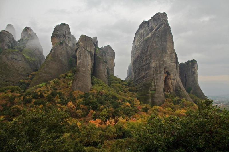 Autumn, trees, gray, sky, forest, rocks, 1080P, mountains, clouds, block, Meteora, fault, green, greece