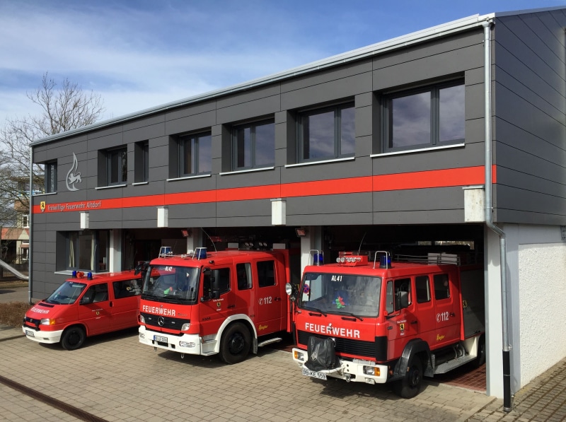 emergency services occupation, fire, built structure, accidents and disasters, semi, vehicle, motor vehicle, transportation, service, firetruck, commercial land vehicle